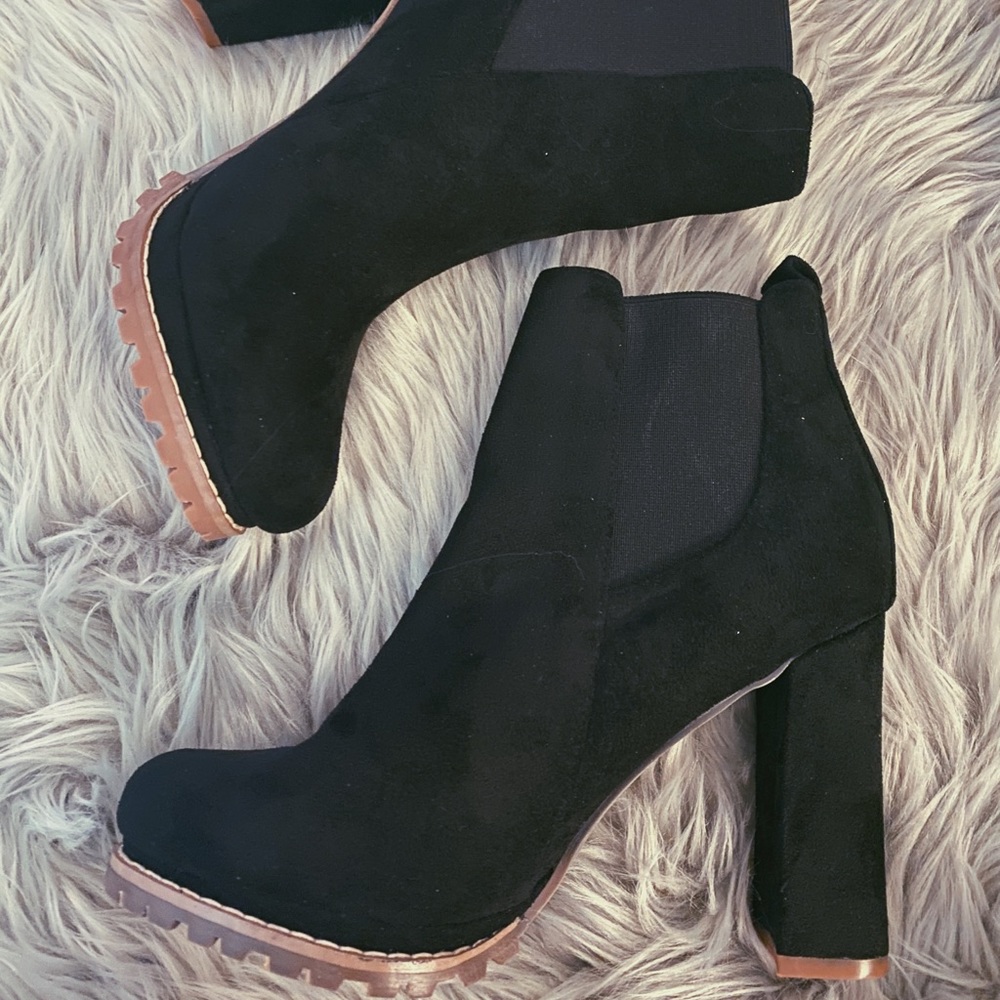 Woman Suede Boots
